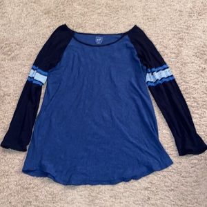 Size M GAP Baseball Tee